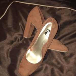 Fioni brown suede chunky heels
